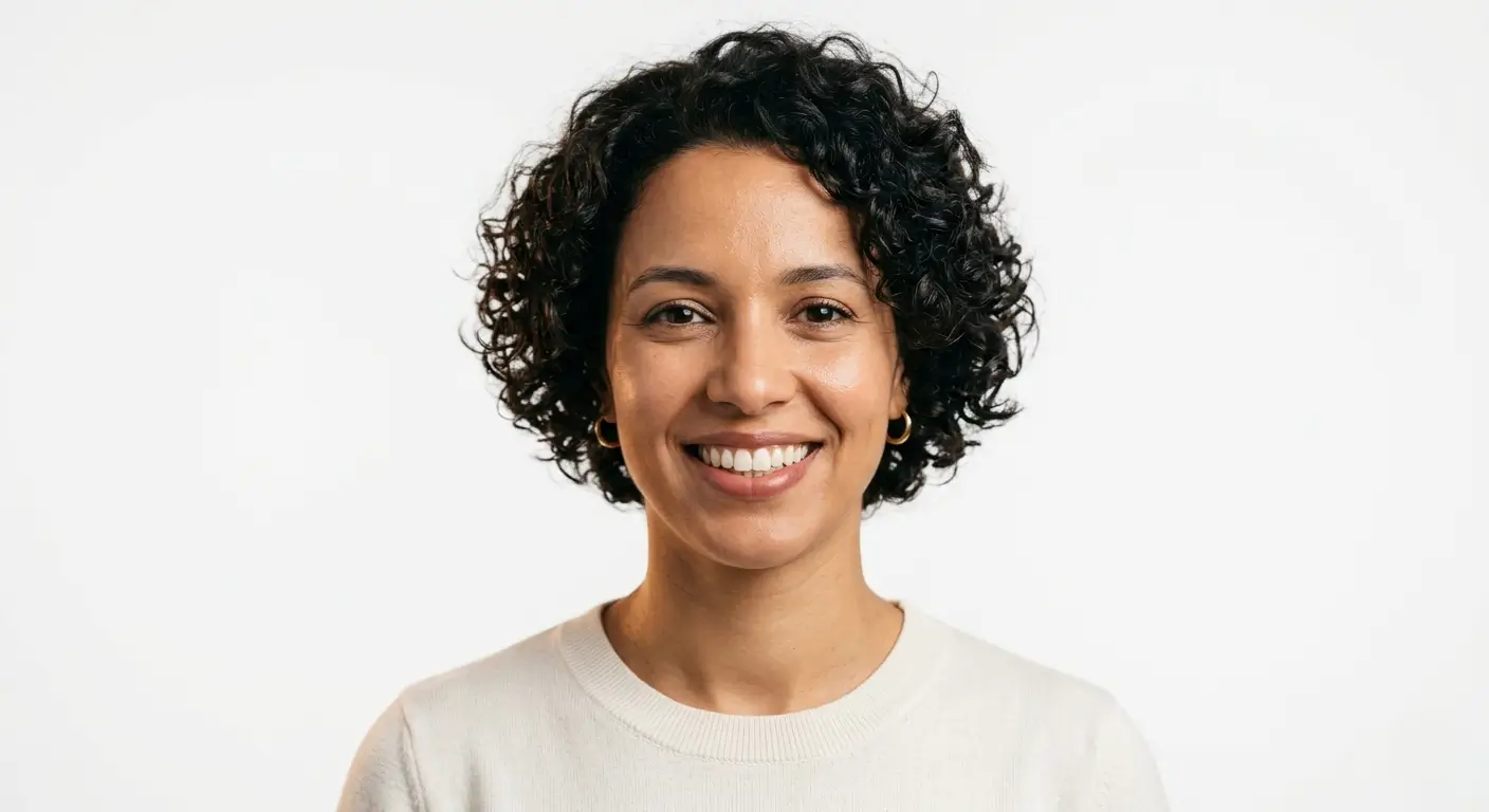 Patiente souriante au Cabinet Dentaire Docteur Omar Slaoui, Casablanca